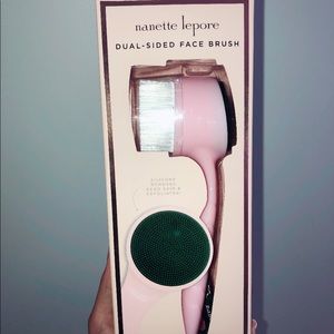 Deep Cleanser Face Brush